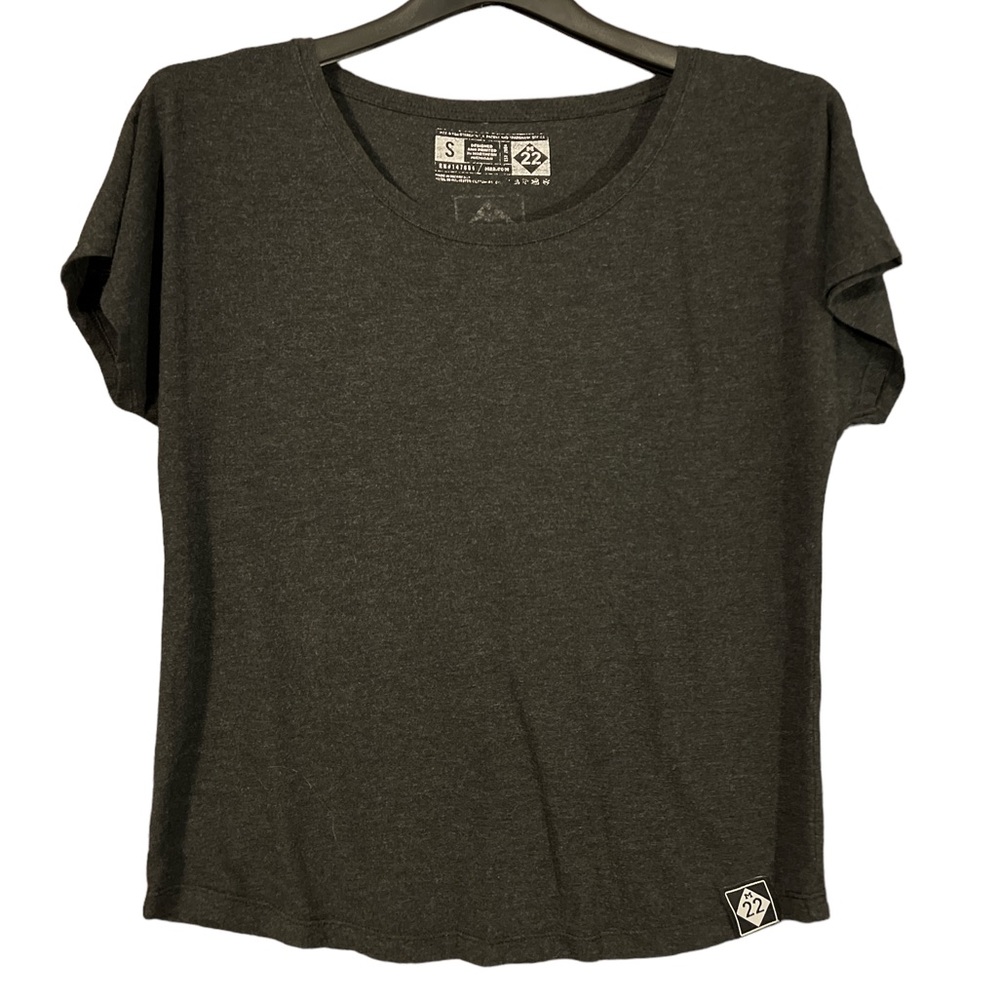 M22 Women’s Gray Short Sleeve Shirt
